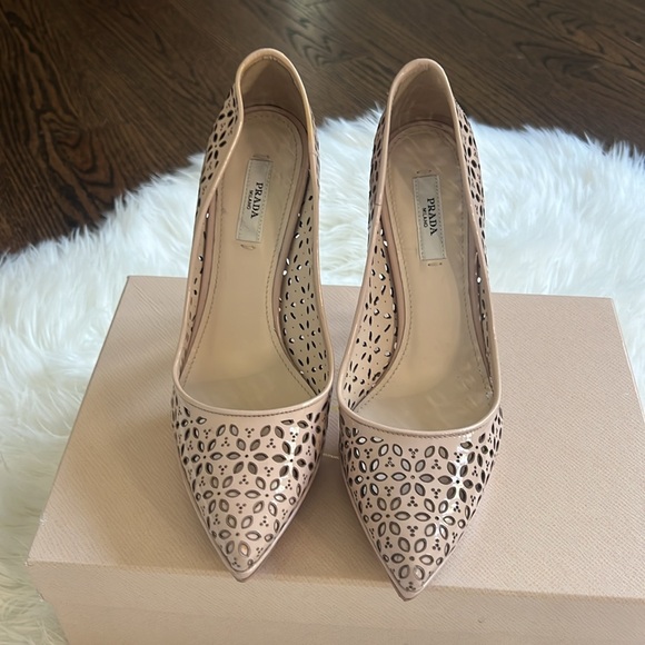 Prada nude heels - Picture 4 of 6